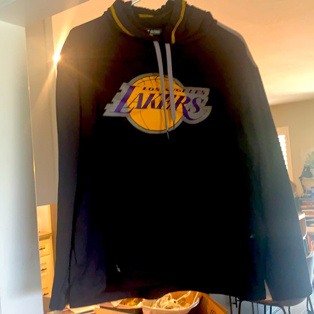 Men’s M Adidas hoodie, Lakers